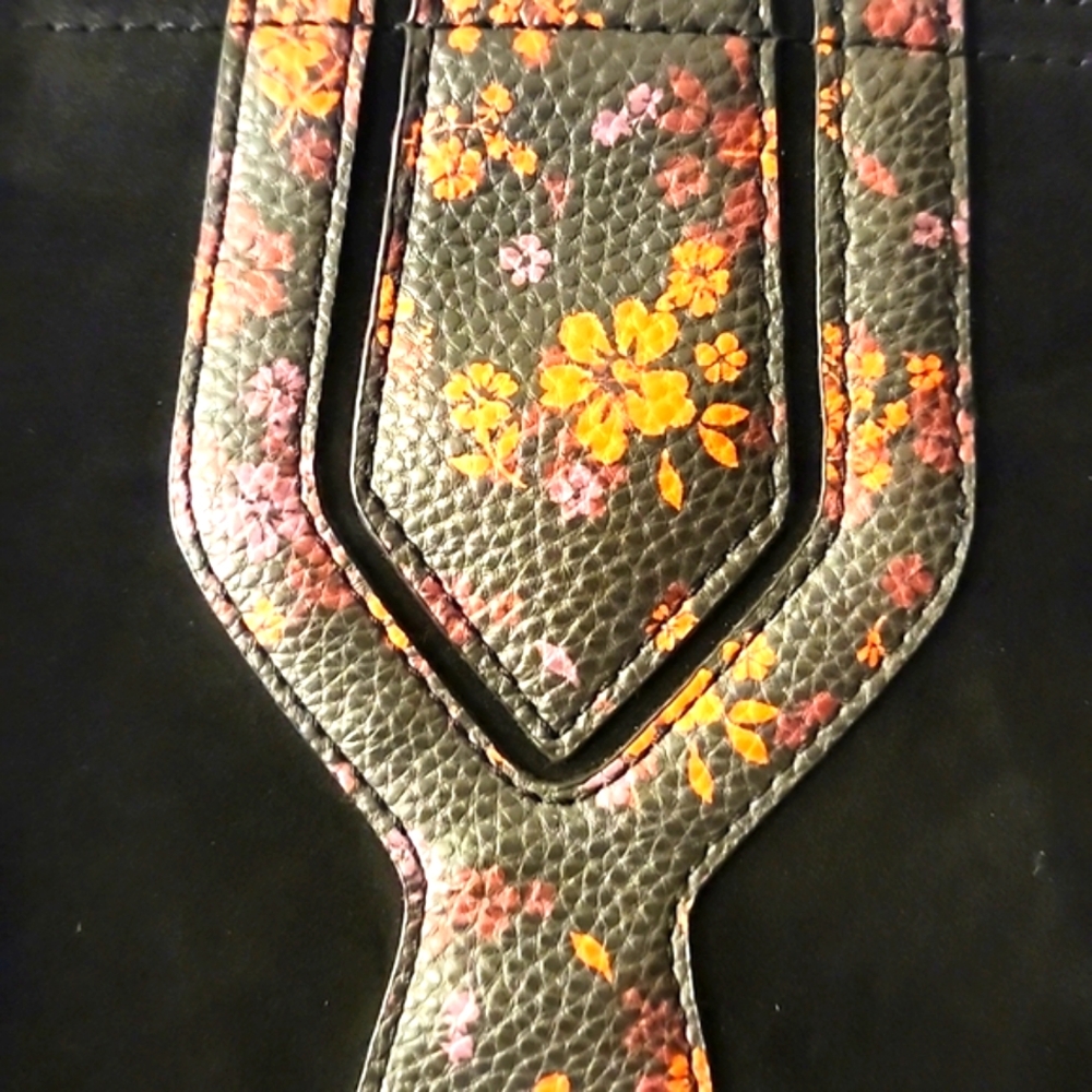 The Sak Leather Saddle Bag w/Free Sak Earrings - Picture 2 of 14